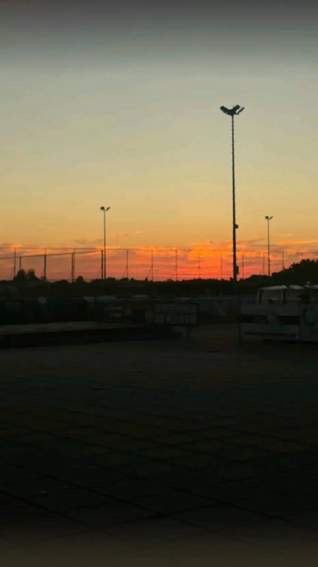 ai character: 𝓑𝓲𝓴𝓮𝓻 𝓕𝓻𝓲𝓮𝓷𝓭 𝓖𝓻𝓸𝓾𝓹 background