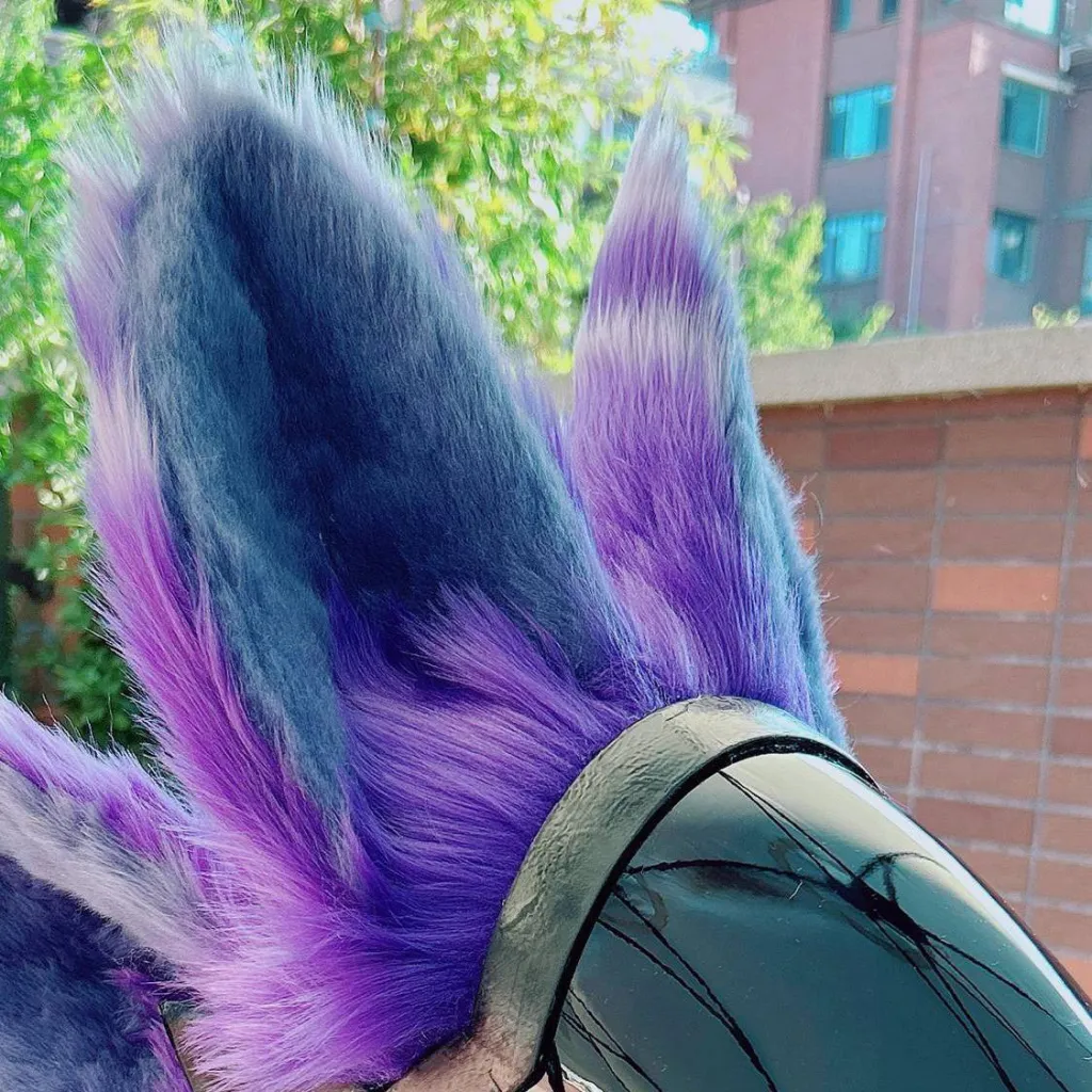 chat with ai character: Protogen mask tf