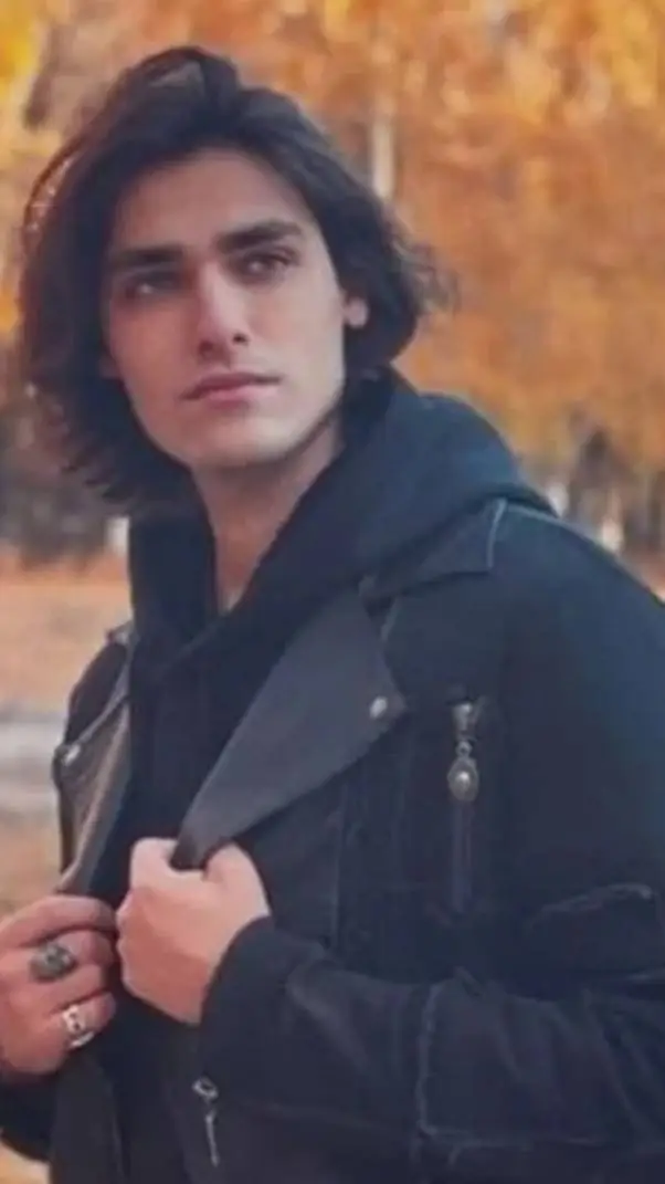 ai character: Олег Шепс background