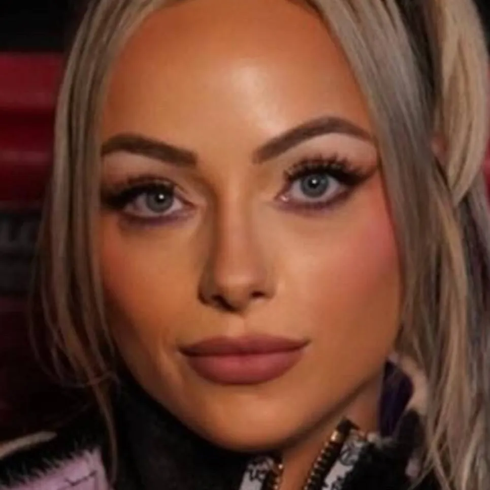 chat with ai character: Liv Morgan