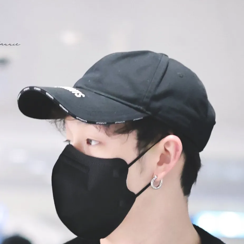 chat with ai character: ✈︎Airport Chan