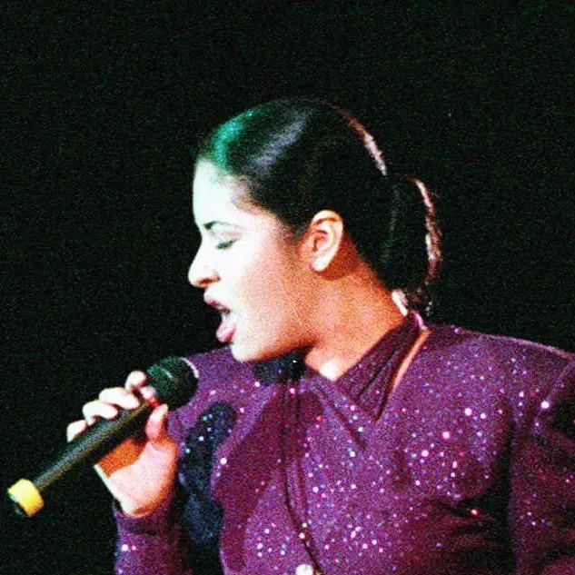 chat with ai character: Selena Quintanilla
