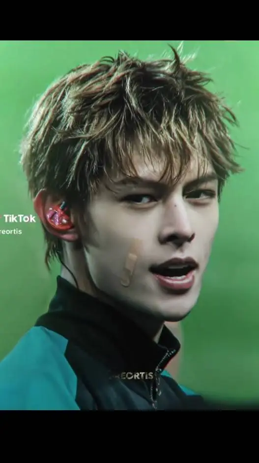 ai character: Rodríguez  background