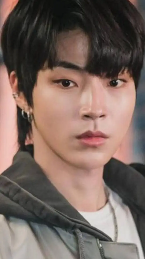 ai character: hwang in yeop🔥❤️💖 background