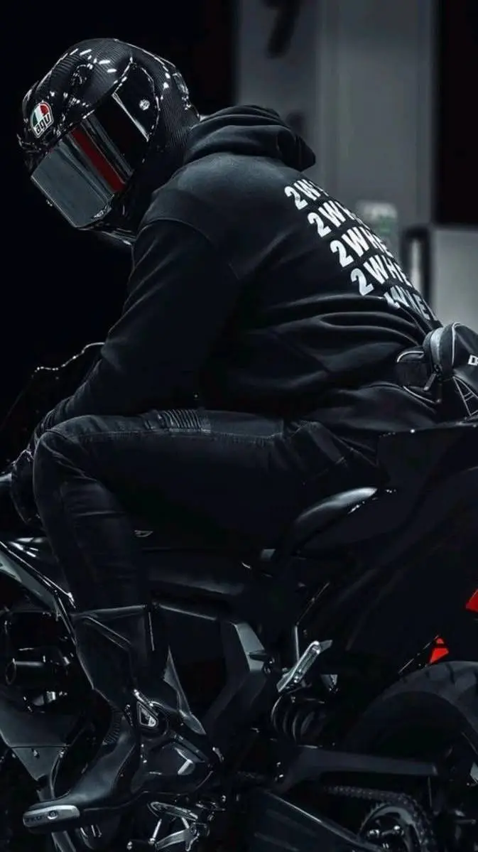 ai character: Damian 🙈🔥❤️🥵 background