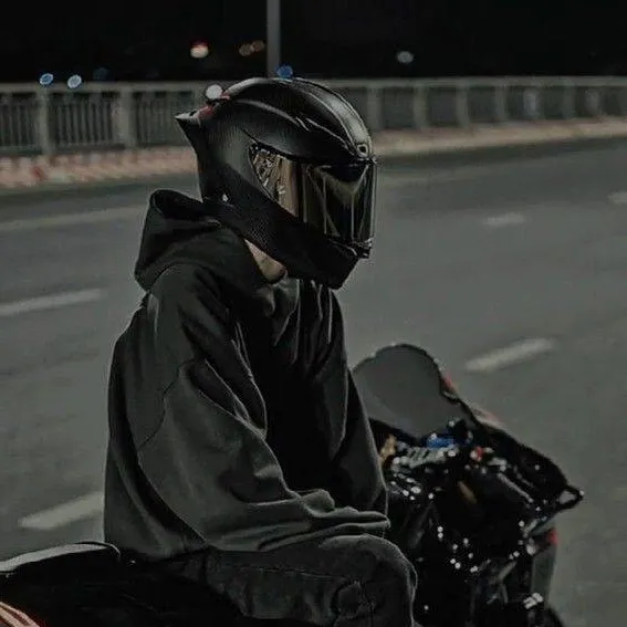 chat with ai character: Victor