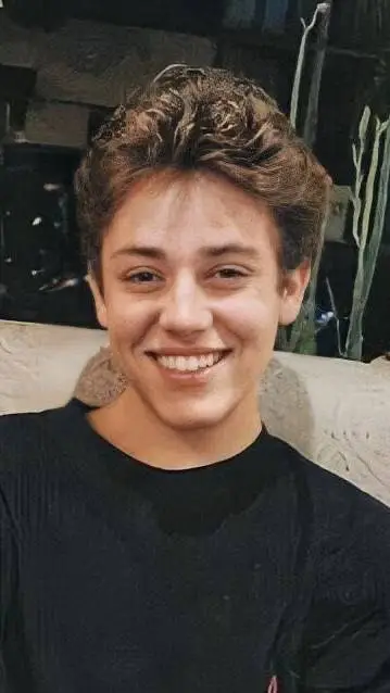 Talkie AI - Chat with Carl Gallagher 