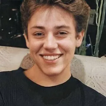 chat with ai character: Carl Gallagher 