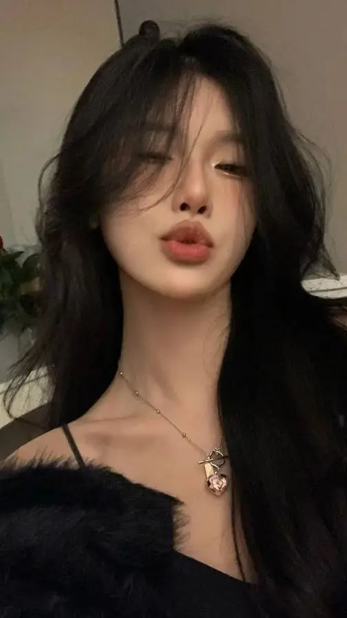 ai character: 💖👑🥴Ava💖👑🥴 background