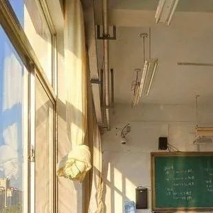 chat with ai character: 🌺Everwood Academy🌺