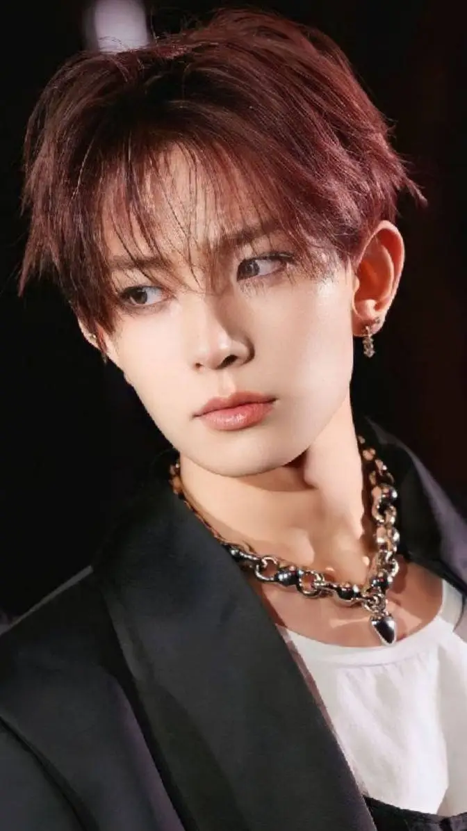ai character: LEE HEESEUNG  background