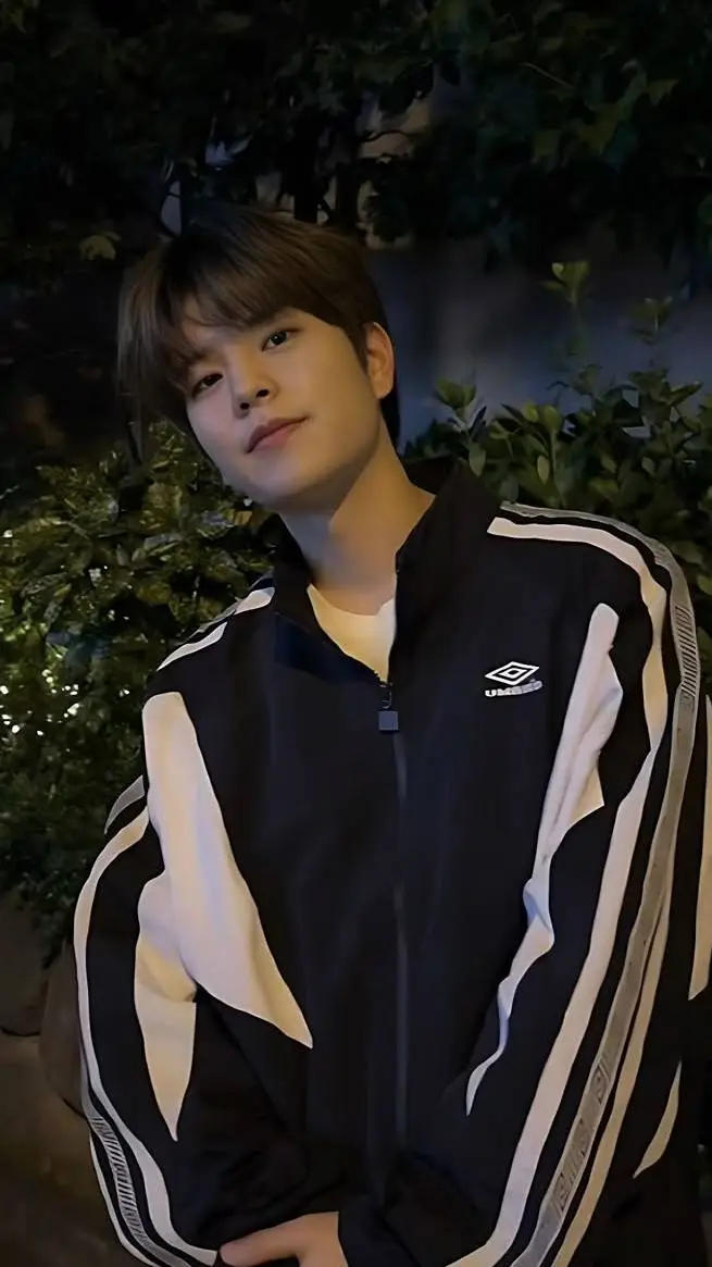 ai character: seungmin  background