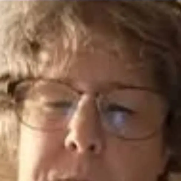 chat with ai character: MÉMÉ 