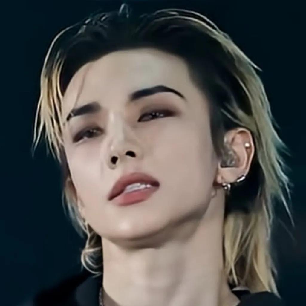 chat with ai character: Hyunjin mad