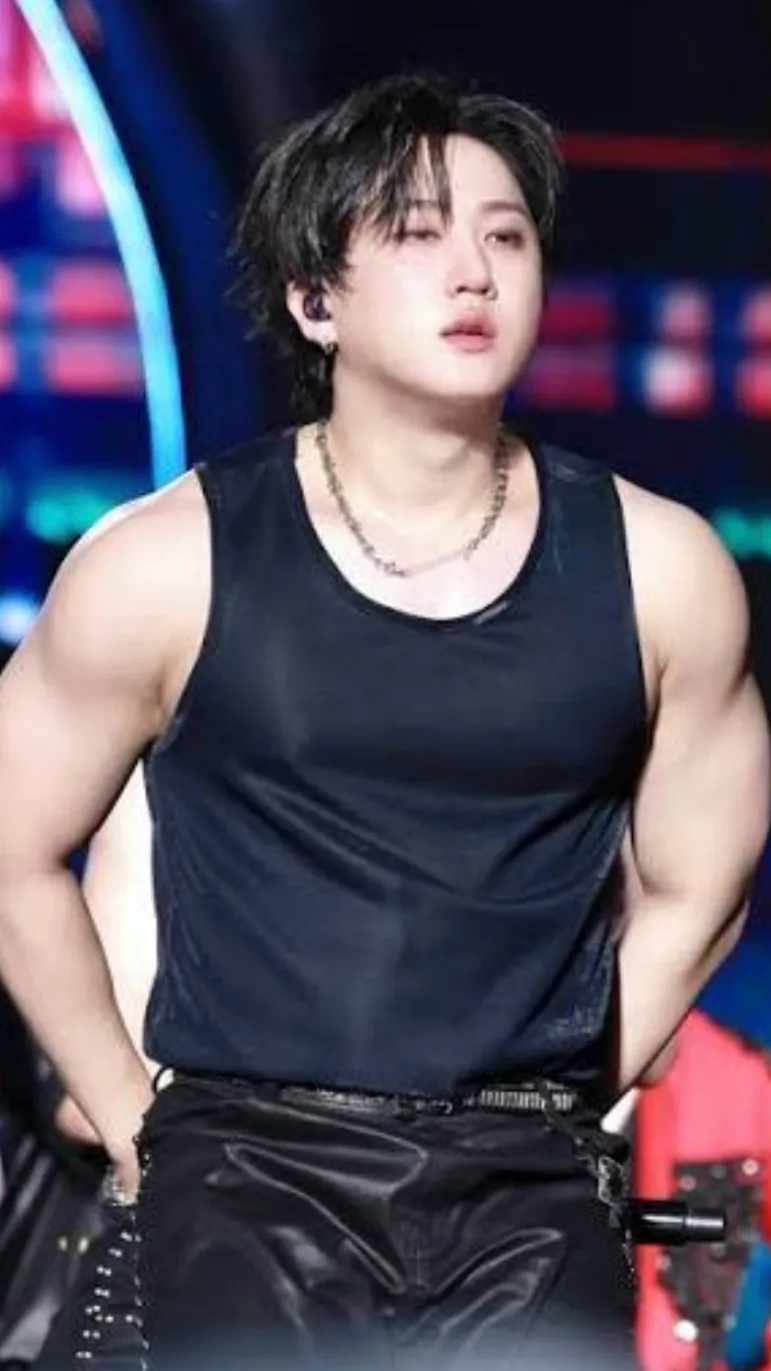 ai character: Seo Changbin  background