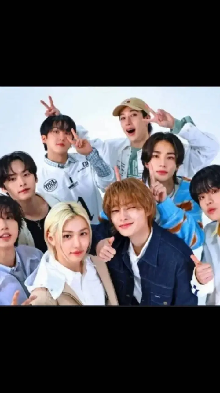 ai character: 🇰🇷Straykids🇰🇷 background