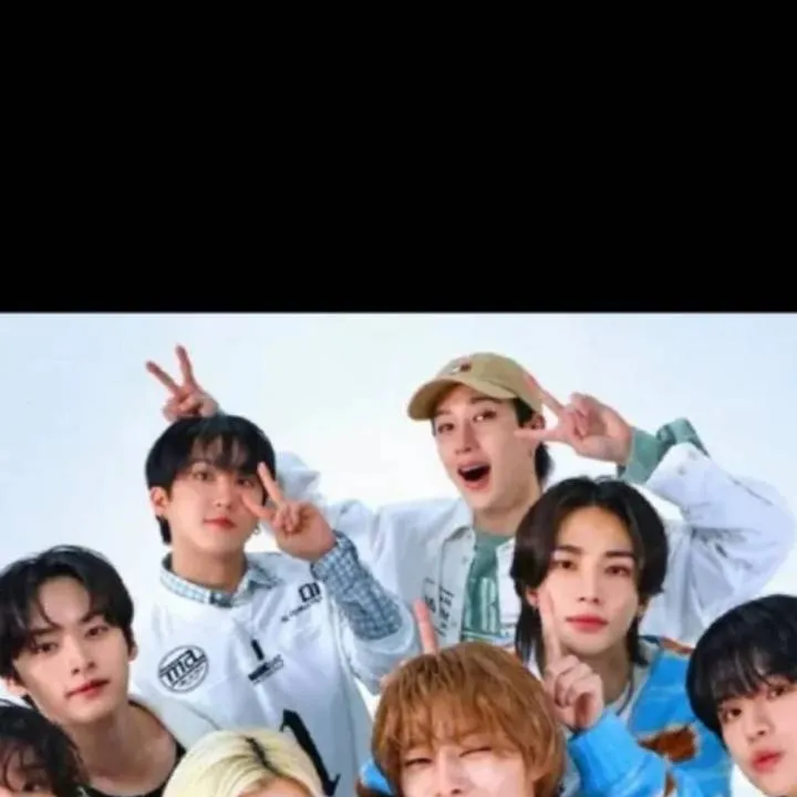 chat with ai character: 🇰🇷Straykids🇰🇷
