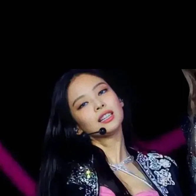 chat with ai character: 🖤🩷Jennie🖤🩷