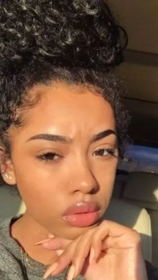 ai character: Ana background