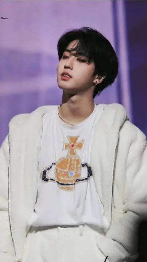 ai character:  { Han } 🐿️ background