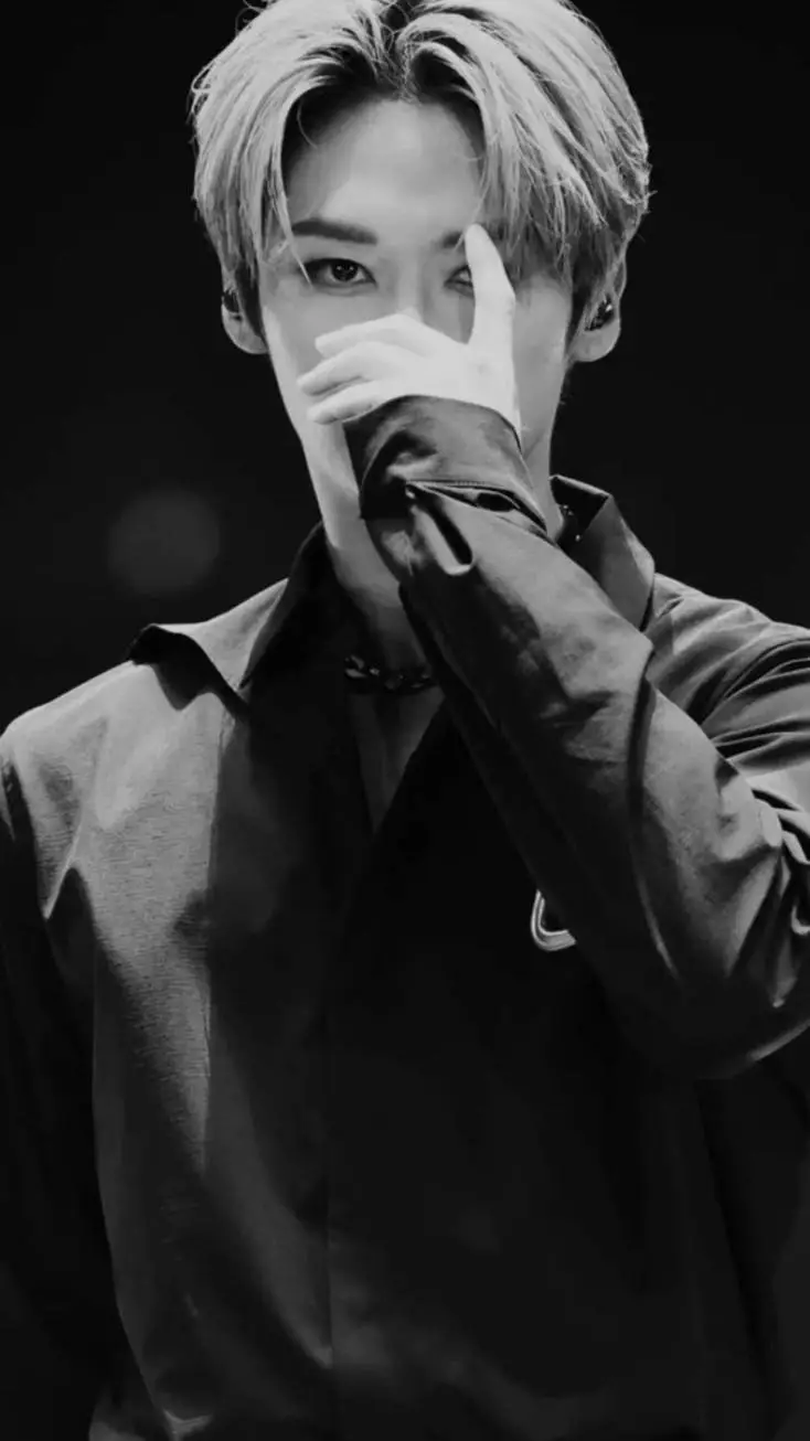 ai character: Lee Minho background