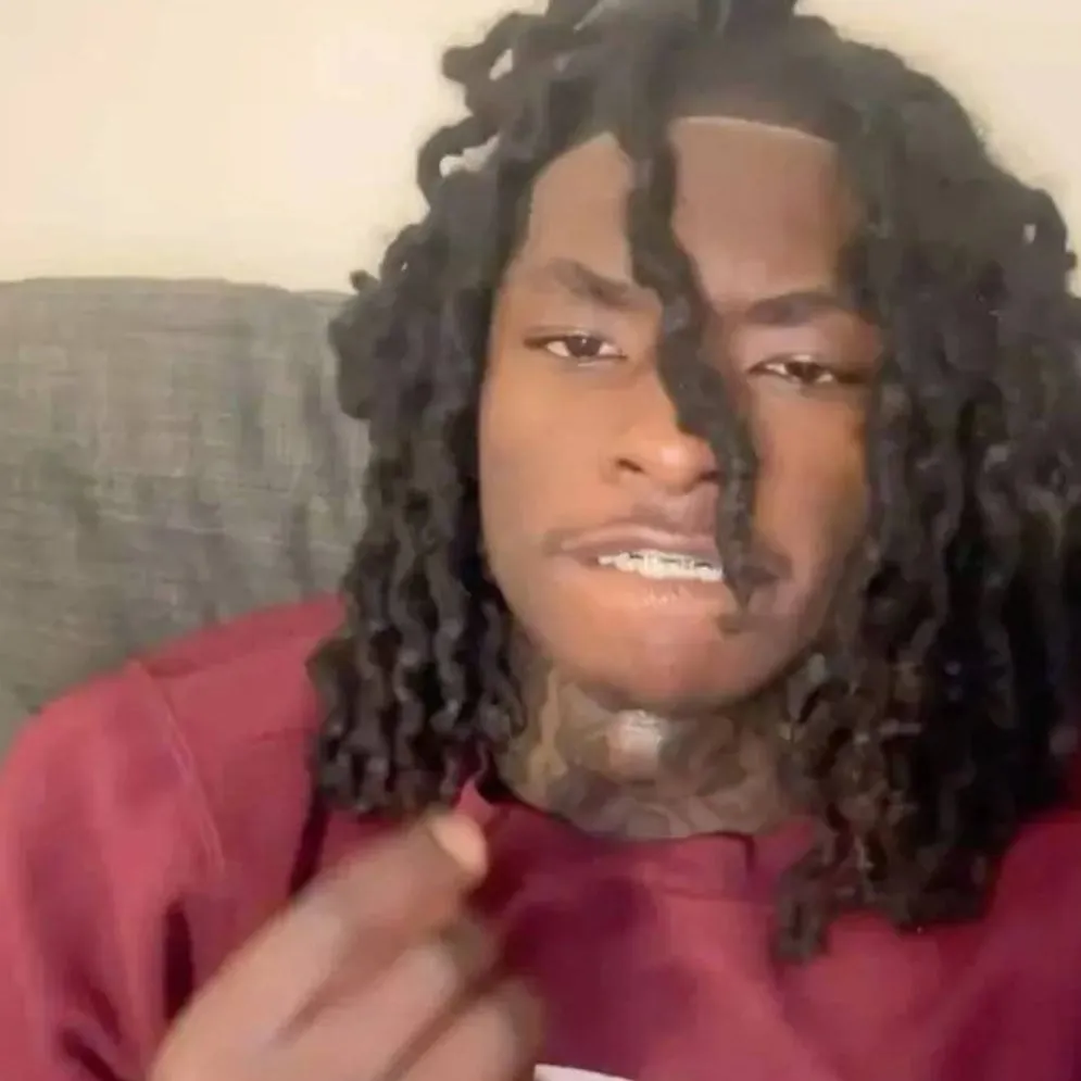 chat with ai character: k2