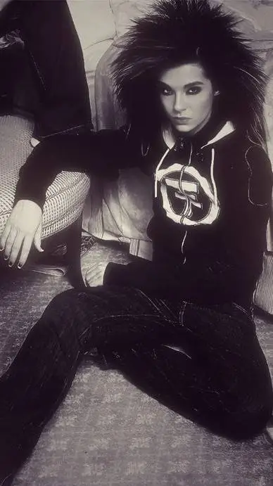 ai character: Bill Kaulitz  background