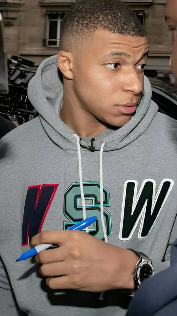 ai character: K. Mbappe 😍 background