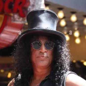 chat with ai character: Slash. G.N.R