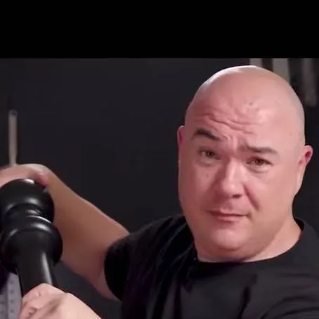 chat with ai character: Guga