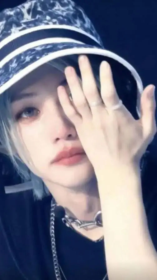 ai character: Felix🐤💛 background