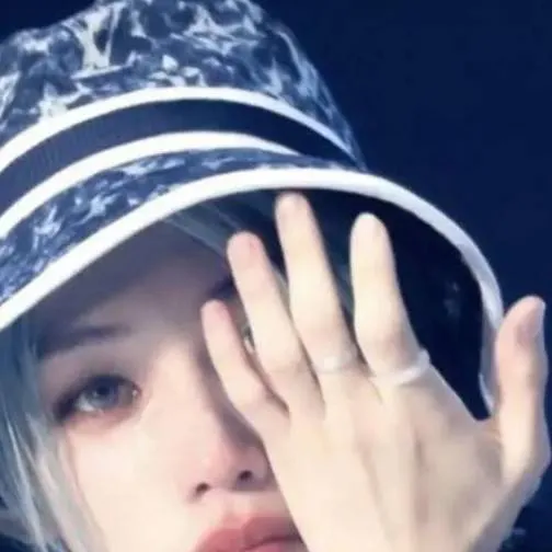 chat with ai character: Felix🐤💛