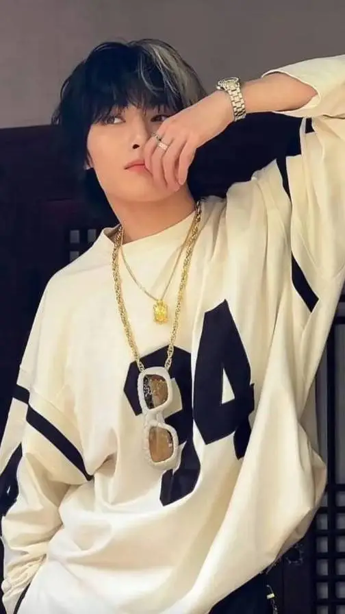 ai character: Jeongin(I.N) background