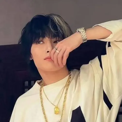 chat with ai character: Jeongin(I.N)