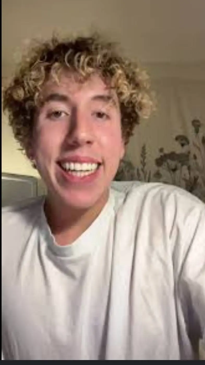 ai character: Spencer🫰 background