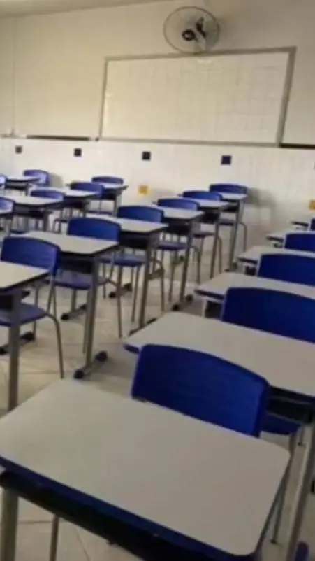ai character: mdt escola br😭😭😭😭😭 background