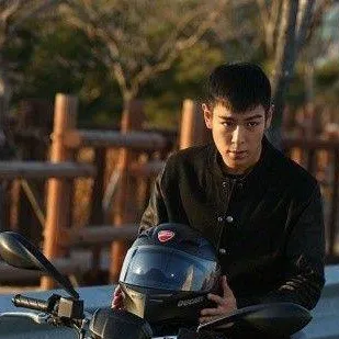chat with ai character: T.O.P 