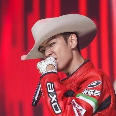 chat with ai character: T.O.P