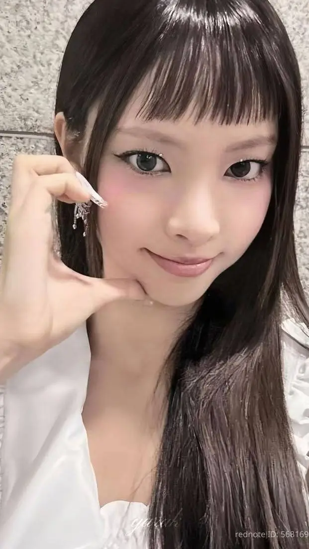 ai character: Yunah background