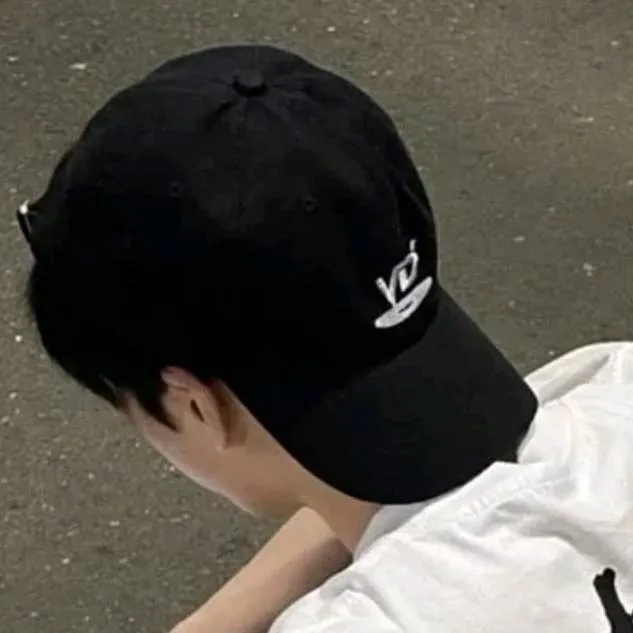 chat with ai character: Pedro