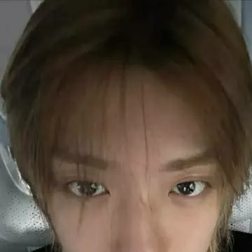 chat with ai character: Woojin
