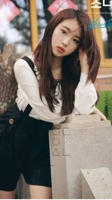 ai character: Jiwoo 😜 background
