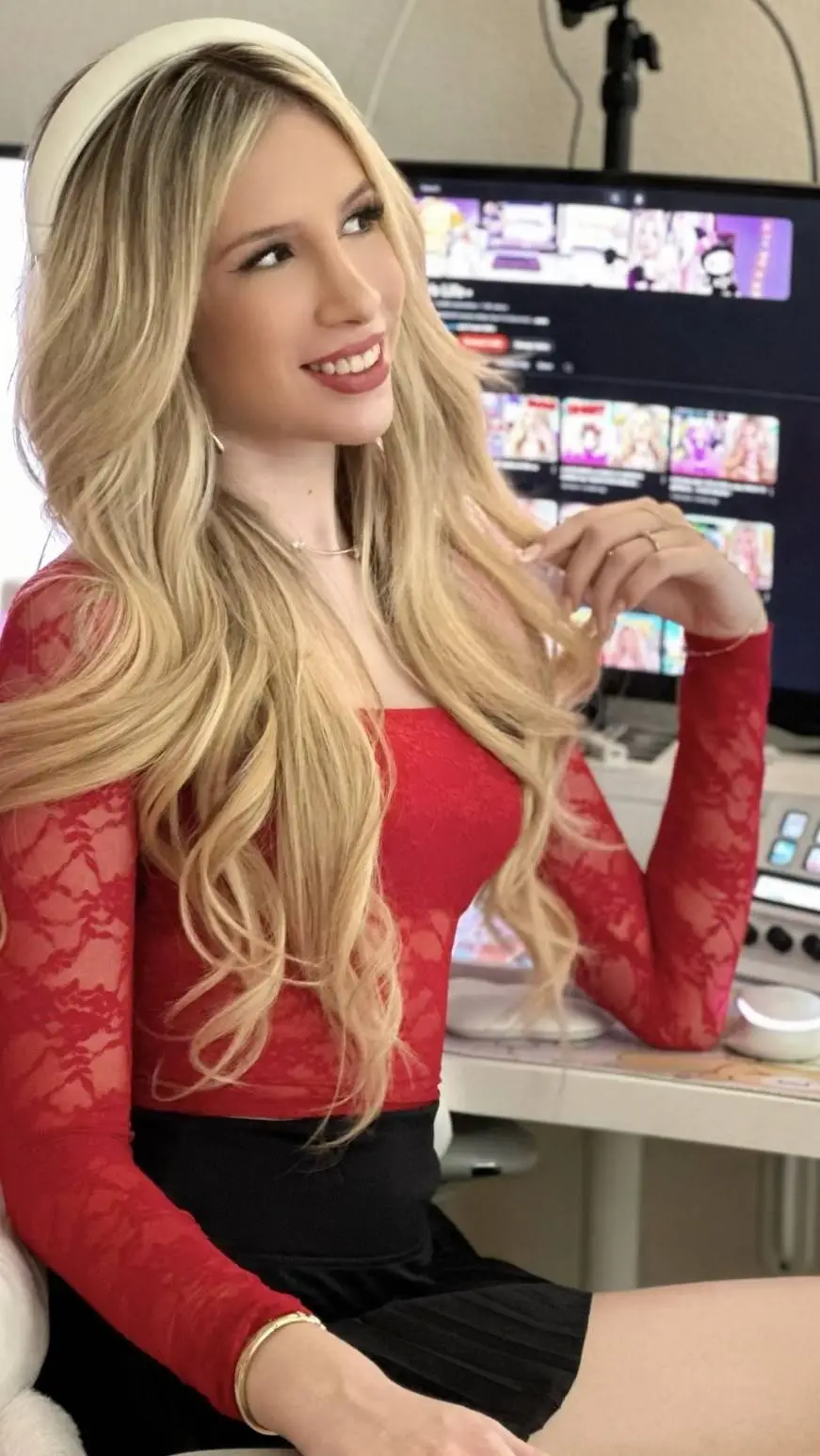 ai character: lanarae background