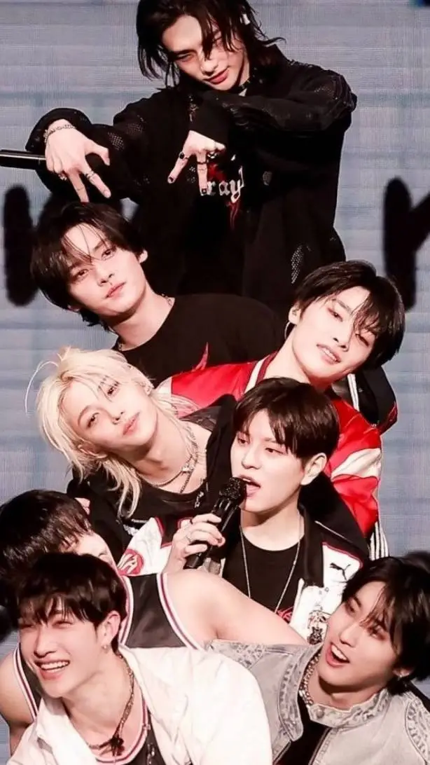 ai character: °•♡Straykids♡•° background