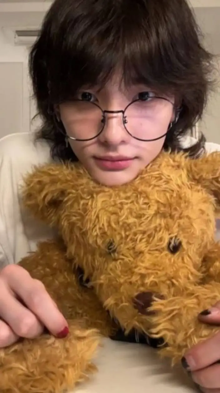 ai character: ♤Hyunjin♤ background