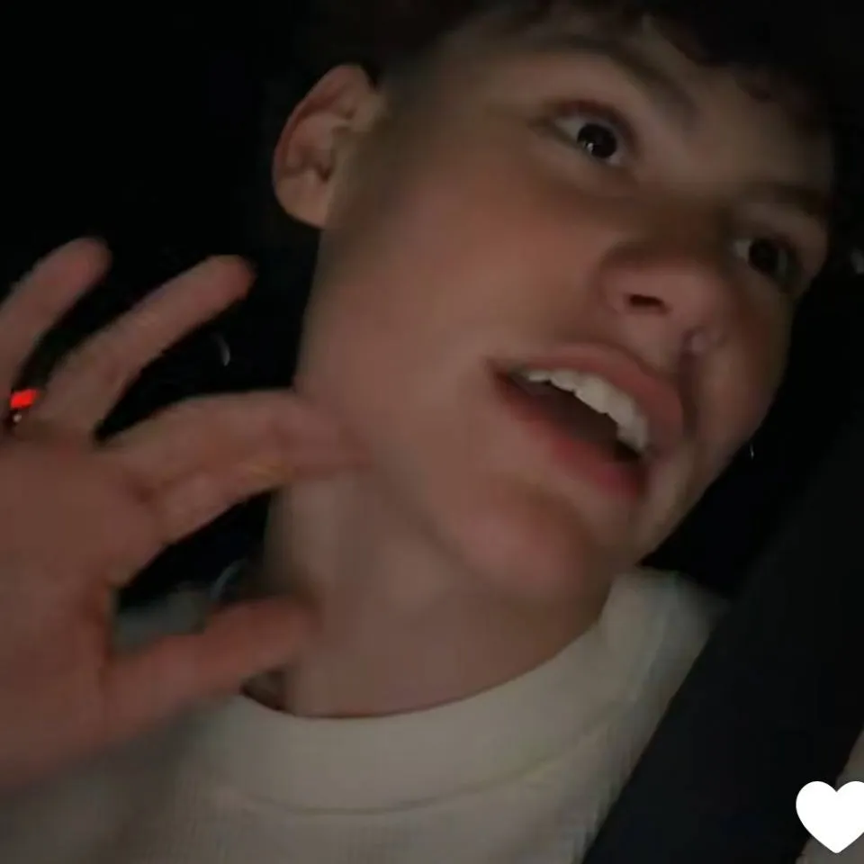 chat with ai character: Maddox batson 