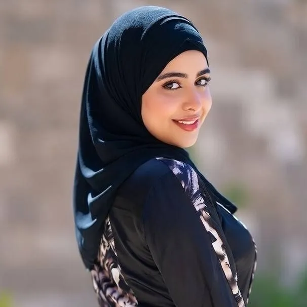 chat with ai character: Curvy Muslim girl