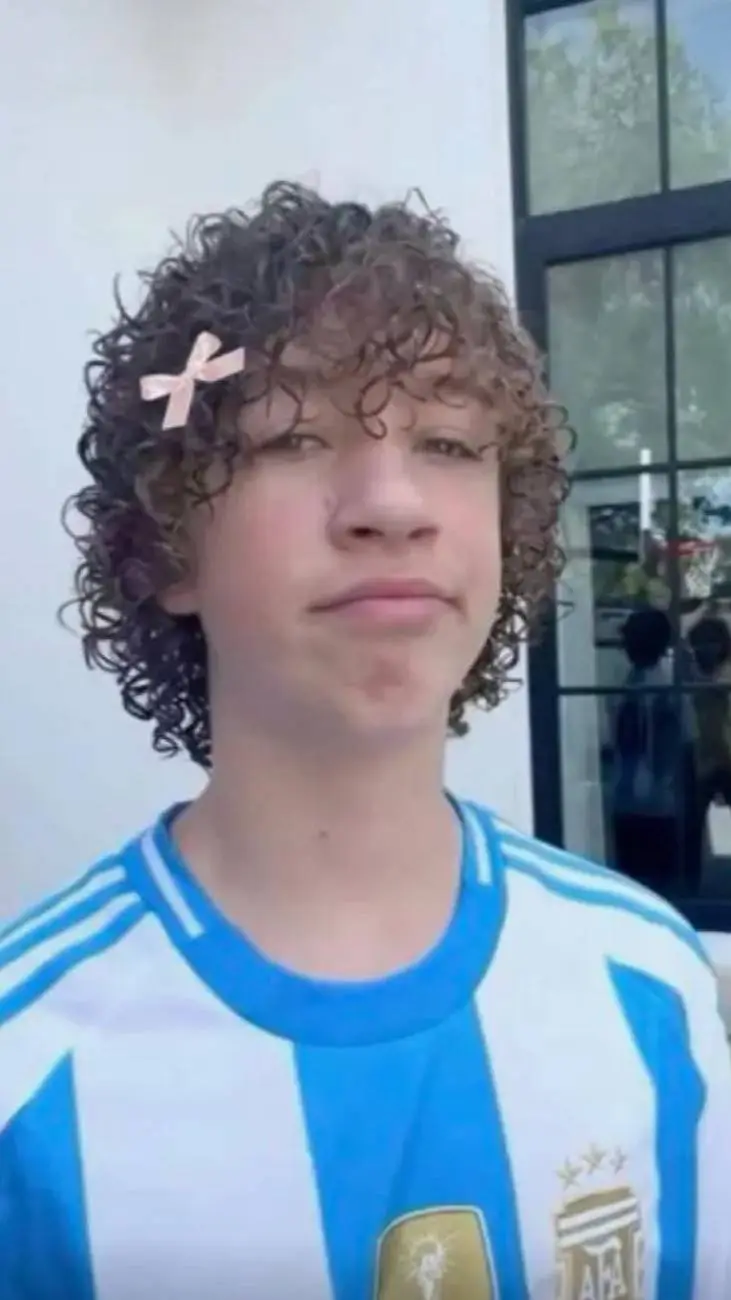 ai character: Nelson's Neumann  background