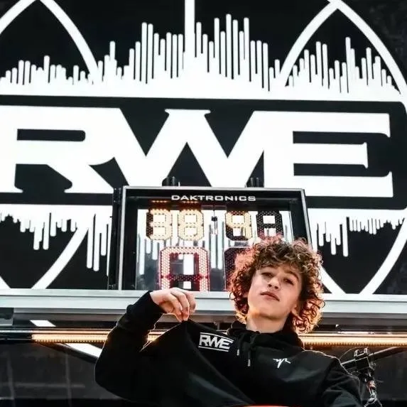 chat with ai character: nelson neumann 