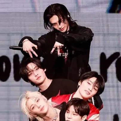 chat with ai character: SKZ sleepover